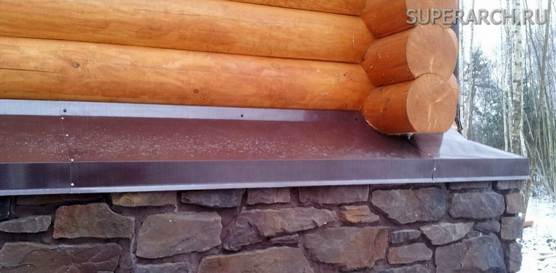 Монтаж на цоколь деревянного дома отливов