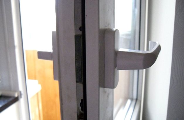 Двухсторонняя ручка на балконную дверь