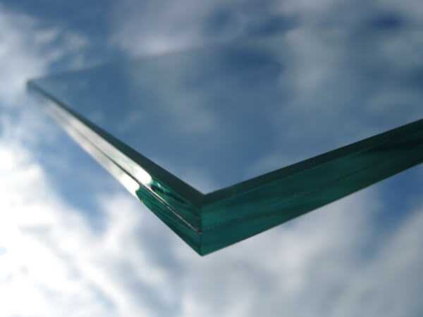 Закаленное тонированное стекло с пленкой триплекс