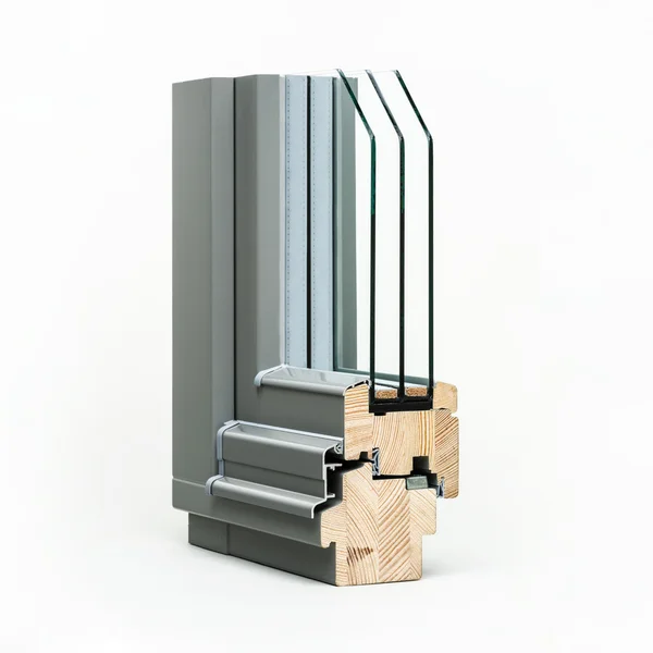 Деревянные окна с алюминиевой пленкой образца, изолированные на белом фоне — стоковое фото